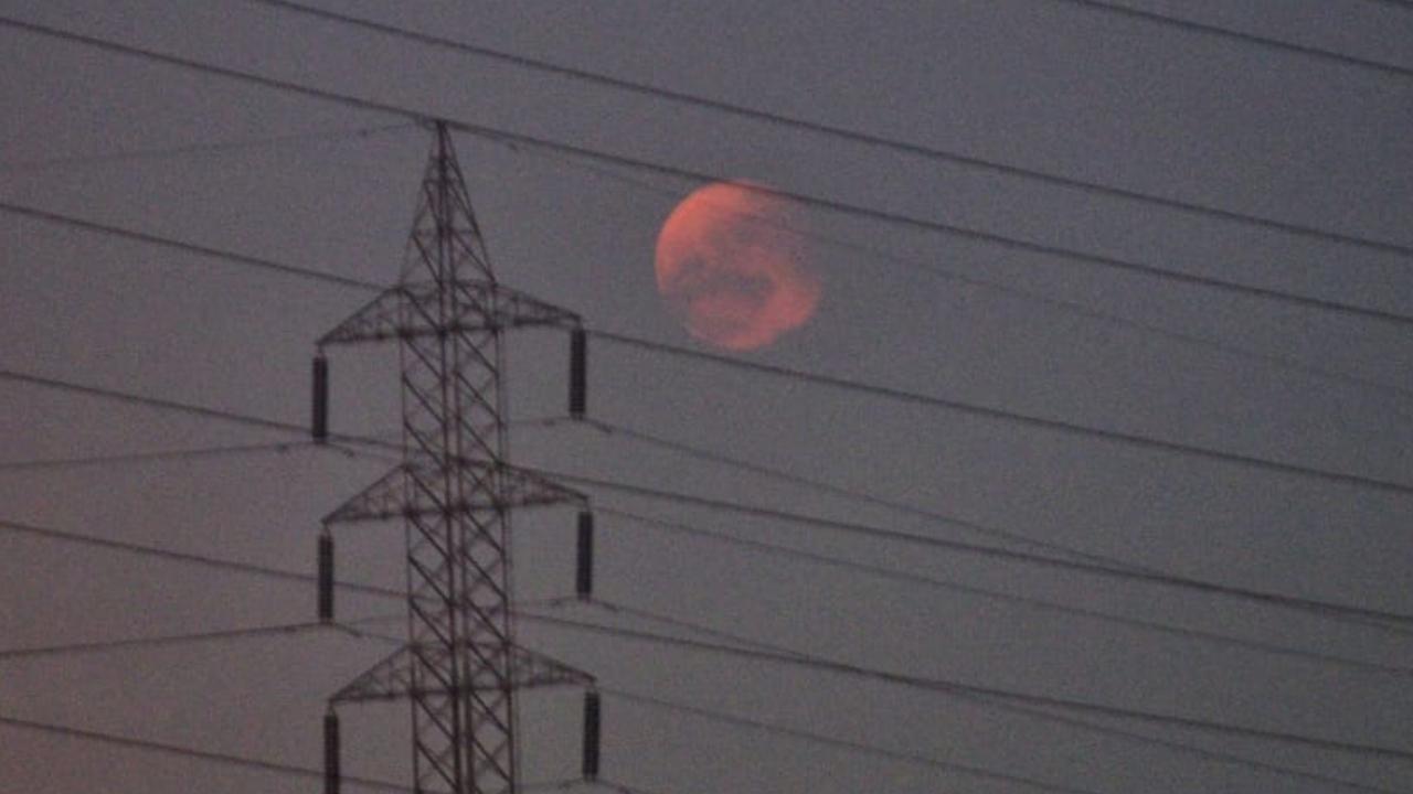 During the Lunar Eclipse’s totality, the moon is totally in the earth's shadow. Pic/ Pradeep Dhivar